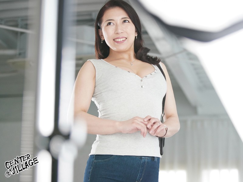 「足/脚」 初撮り人妻ドキュメント 滝沢奈央 『FANZA』