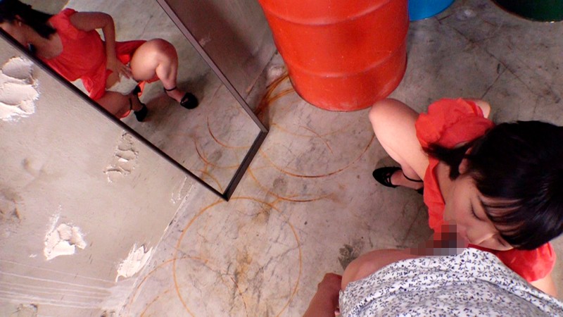 「足/脚」 濃厚フェラしてくれている女の子の緩んだ股間の奥に見えるパン...