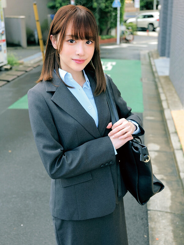 「足/脚」 忙しい外回り業務で湿った黒パンスト美脚OLが「賞金100万...