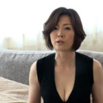 「足/脚」 ミニスカから覗く黒パンストの美脚熟女！ムラムラしたオヤジに神対応のパンスト越しの素股ヌキ！ 『FANZA』