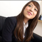 「足/脚」 リクルートスーツに着られてる感じの就活生。夜はキャバ嬢のアルバイトをしてる美脚美女になし崩し的に3P中出し乱交SEX！ 『FANZA』