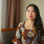 「足/脚」 街で見かけたセレブっぽい奥様に「エッチなバイトしませんか」と誘ったら…案外簡単に着いてくる奥様のボディタッチでイキまくりそのまま中出しSEX！ 『FANZA』