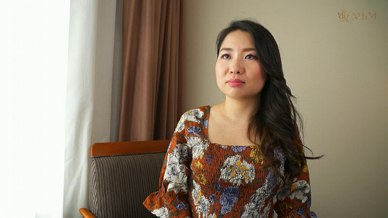 「足/脚」 街で見かけたセレブっぽい奥様に「エッチなバイトしませんか」...