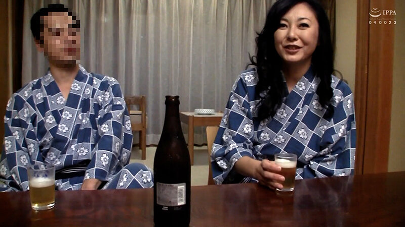 「足/脚」 熟年夫婦が温泉旅館でイキまくり！浴衣をはだけて肉棒を喉奥ま...