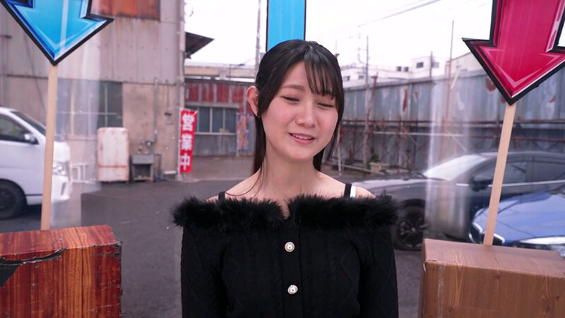 「足/脚」 街行く素人娘が脱ぎ脱ぎあっち向いてホイ対決！顔を向けた先に...