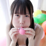 「足/脚」 グラドル・あむの風船と水あそび 姫崎あむ 『FANZA』