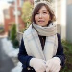「足/脚」 いつも笑顔で声をかけてくれる近所のおばさんのムッチリとした太腿にチ○ポを擦りつけたらピッタリと挟みこむ太腿コキで優しく抜いてくれた！射精後もギンギンに勃起している若者デカチ○ポを見てウットリするおばさんにとっさに即ハメ生中出し！！ 『FANZA』
