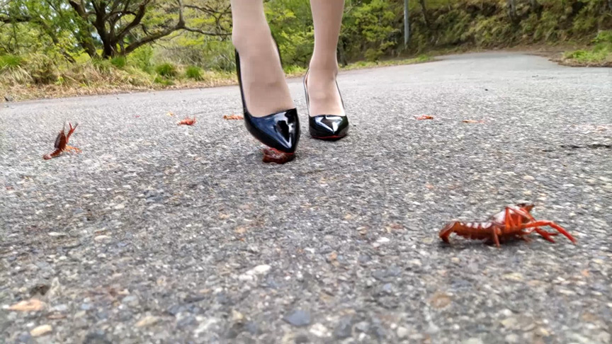 『フェチ』 めいちゃんのエナメルヒールでザリガニCRUSH 「DUGA...