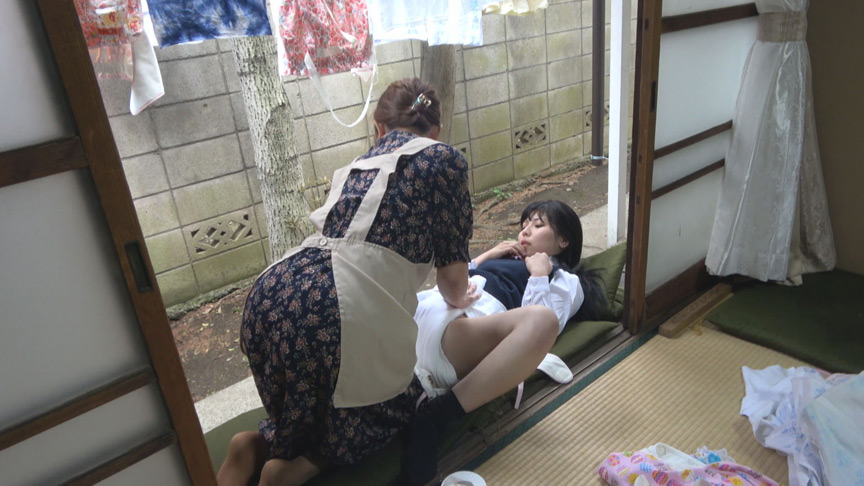 『フェチ』 おねしょ少女と育て直しの縁側 「DUGA」