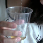 『フェチ』 【飲尿】ハーフ顔、美形お姉さんの飲尿初体験！ 「DUGA」