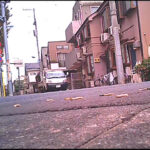 『フェチ』 女子大生が靴底にイモムシを貼りつけて歩き去る！ 「DUGA」