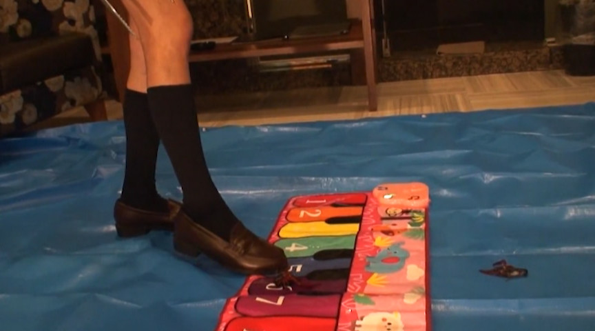 『フェチ』 めいちゃんのドレミ演奏＆洗面所でザリガニクラッシュ 「DU...