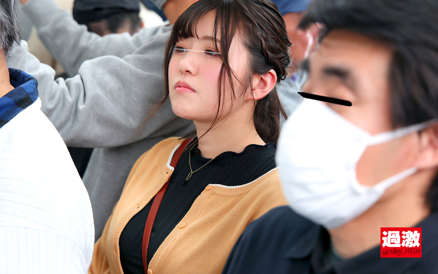 『フェチ』 頑なに乳首を隠す巨乳女子の両手が感じてオイル揉み 「DUG...