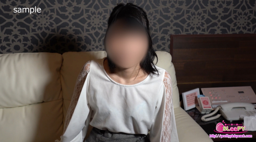 『フェチ』 文系女子大生の朝一濃厚小便飲尿初体験の記録 「DUGA」