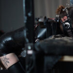 『フェチ』 エナメルドレスを着たペットを徹底調○ 「DUGA」