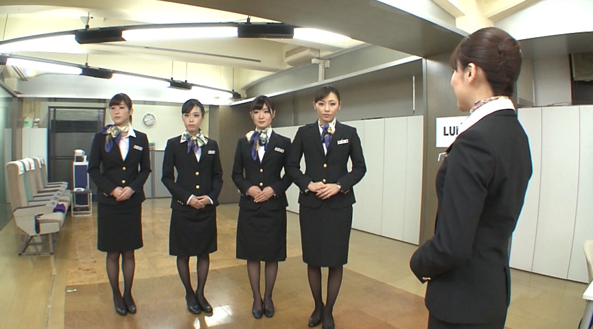 『フェチ』 品格のあるキャビンアテンダントの美脚ガニ股研修2 「DUG...