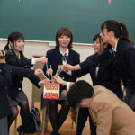 『フェチ』 黒タイツ女子○校生たちに突撃交渉！人生初の王様ゲーム 「DUGA」