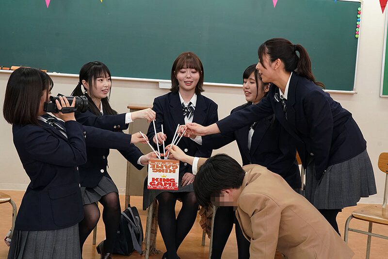 『フェチ』 黒タイツ女子○校生たちに突撃交渉！人生初の王様ゲーム 「D...