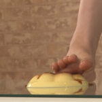 『フェチ』 青白い顔と冷たい目線で美味しそうなプリンを踏み潰すJK 「DUGA」