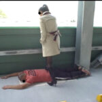 『フェチ』 航空専門学生のブーツとストッキングの踏み台にされた男 「DUGA」