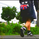 『フェチ』 妖精たちのローファーがコオロギを踏みにじる！ 「DUGA」