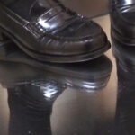 『フェチ』 みほちゃんのローファーでザリガニクラッシュ 後編 「DUGA」