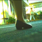 『フェチ』 パンプスとサンダルがイモムシとコオロギを踏み潰す！ 「DUGA」