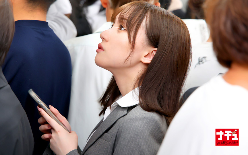 『フェチ』 パンスト穴あけ指入れで感じまくる美脚女3 美白デカ尻OL ...