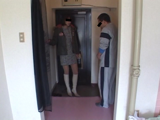 『フェチ』 長身美脚奥さんが借金をネタに家庭の不満を発散 「DUGA」