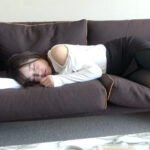 『フェチ』 酩酊した美人歯科助手にいたずらしたら脚コキで返された 「DUGA」