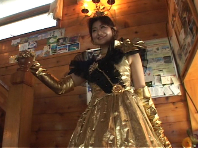 『フェチ』 金粉蝶 羽ばたいてご開帳 「DUGA」