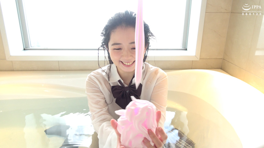 『フェチ』 制服美女の泡スプレーでウェット＆メッシー★ 「DUGA」