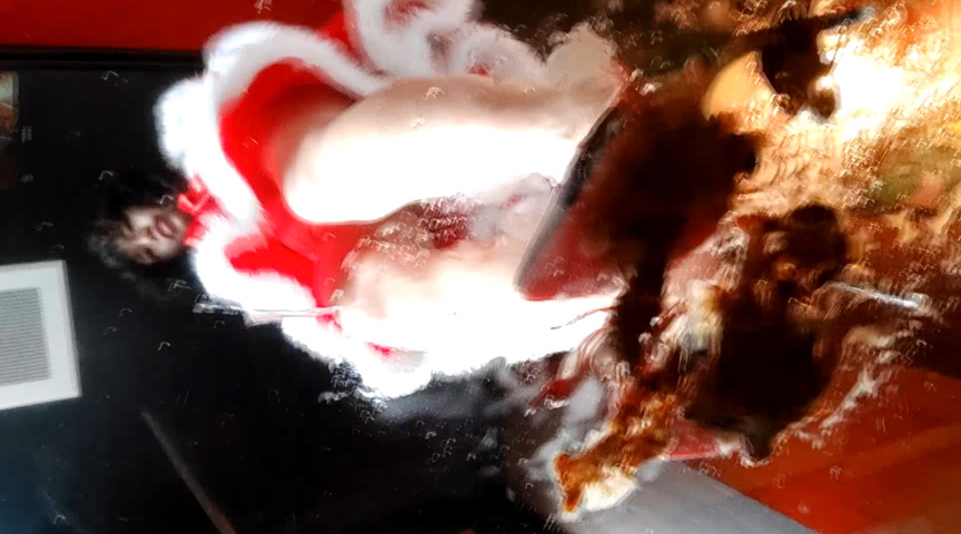 『フェチ』 みくちゃんのサンタのガラステーブルでザリガニCRUSH 4...