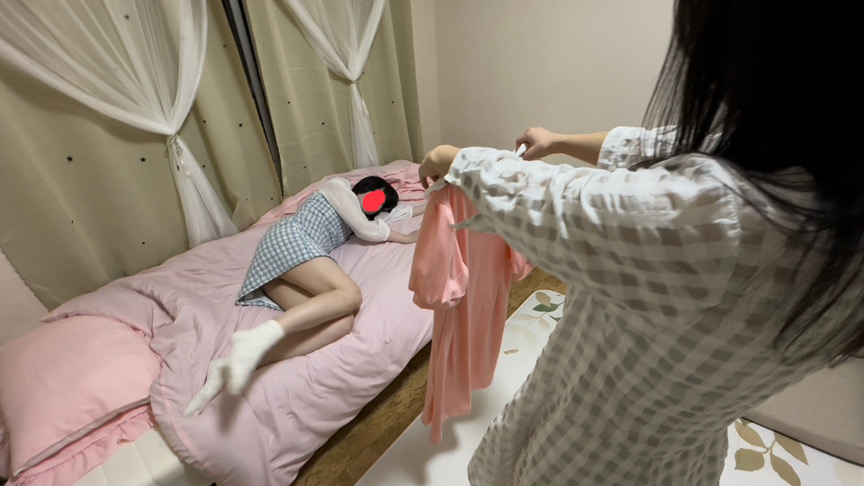 『フェチ』 美女姉妹の姉が妹に電気アンマ＆くすぐりの刑！ 「DUGA」