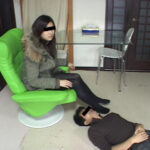 『フェチ』 モデルのタイツとナマ足の踏み台にされたマネージャー 「DUGA」