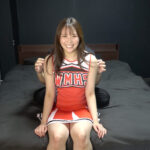 『フェチ』 脇＆乳首を男性スタッフにくすぐられるチアガール美女！ 「DUGA」