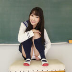 『フェチ』 白綿パンに濡れ染みを作りながら誘惑するぷくまん美少女 「DUGA」