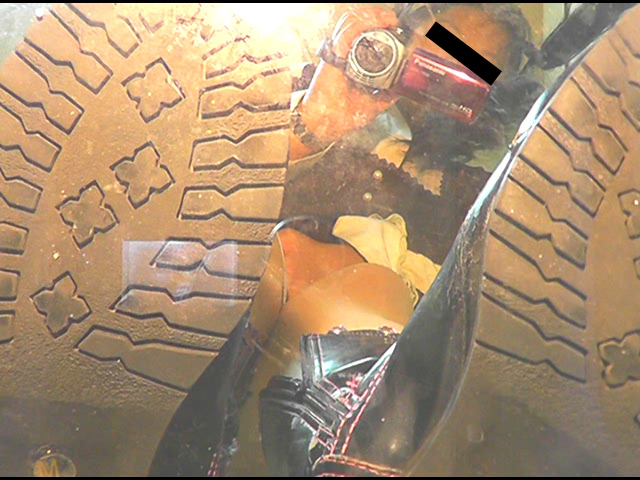 『フェチ』 ブーツやナマ足で踏んだものを食べさせ顔面踏みにじり！ 「D...