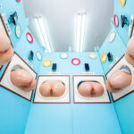 「フェチ」 『壁尻展覧会』美術部の文化祭の特設コーナーは女子部員たち自らの生尻を展示する壁尻！見て触れて挿れて楽しめるスケベすぎる芸術作品の展覧会！ 『FANZA』