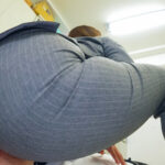 「フェチ」 【顔面騎乗セクハラ】 残業中、2人きりの社内であざといパッツン尻誘惑で部下ち○ぽを勃起させ圧迫ムレムレ顔騎で何度も元気精子を搾り取る人妻デカ尻女上司 小那海あや 『FANZA』