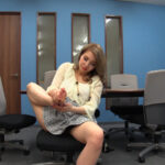 『フェチ』 自分で自分の足の裏を撮影した女の子。 「DUGA」