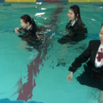『フェチ』 基礎練習は制服水泳 「DUGA」