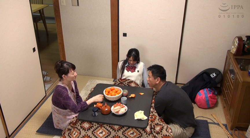 『フェチ』 コタツの中を覗くと娘の無防備パンチラが！2 「DUGA」