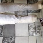 『フェチ』 あみちゃんのカラーガード隊でザリガニ駆除白ブーツ編 「DUGA」