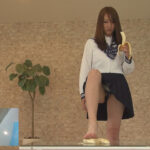 『フェチ』 バナナを性器のように素足で弄んで踏み潰すJK 「DUGA」