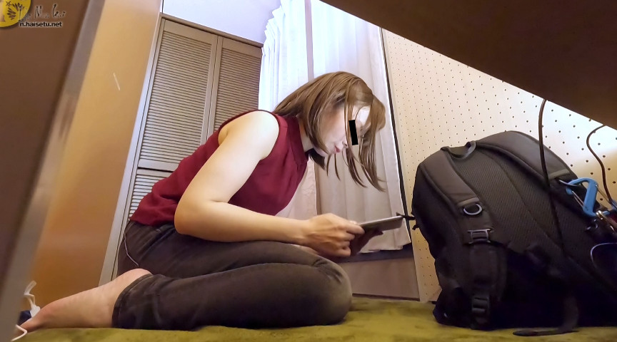 『フェチ』 控室屁こき 待ち時間にこっそりガス抜き2 「DUGA」