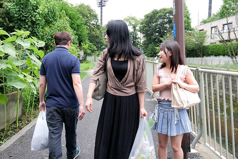 「フェチ」 窓から侵入した男に眠ったままチ●ポを挿入され真昼間から汚さ...