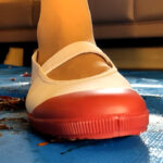 『フェチ』 あみちゃんの体操服上履きでザリガニCRUSH 「DUGA」