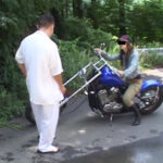 『フェチ』 バイクとブーツで徹底的に懲らしめるバイカー女王様 「DUGA」