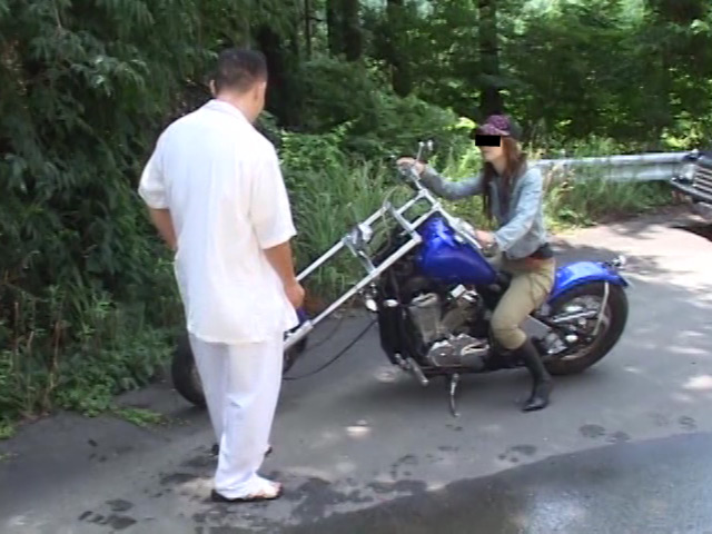 『フェチ』 バイクとブーツで徹底的に懲らしめるバイカー女王様 「DUG...